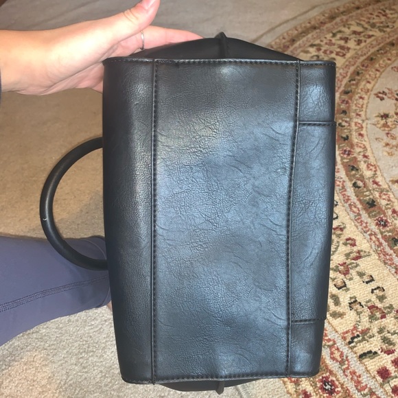 ❗️FREE w/ $50 purchase ❗️GUESS Women's Mill Creek Satchel - Picture 11 of 12